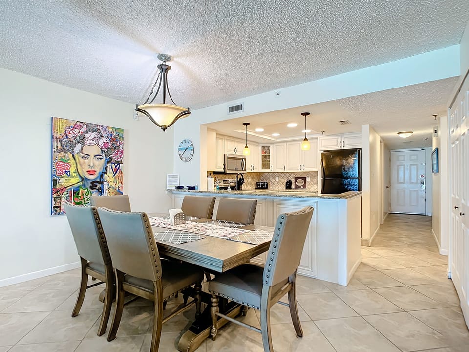 Entry hall to living area