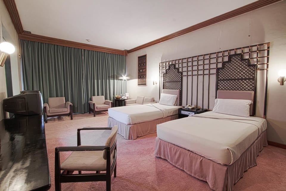 Deluxe Room | Desk, blackout drapes, soundproofing, WiFi (free)
