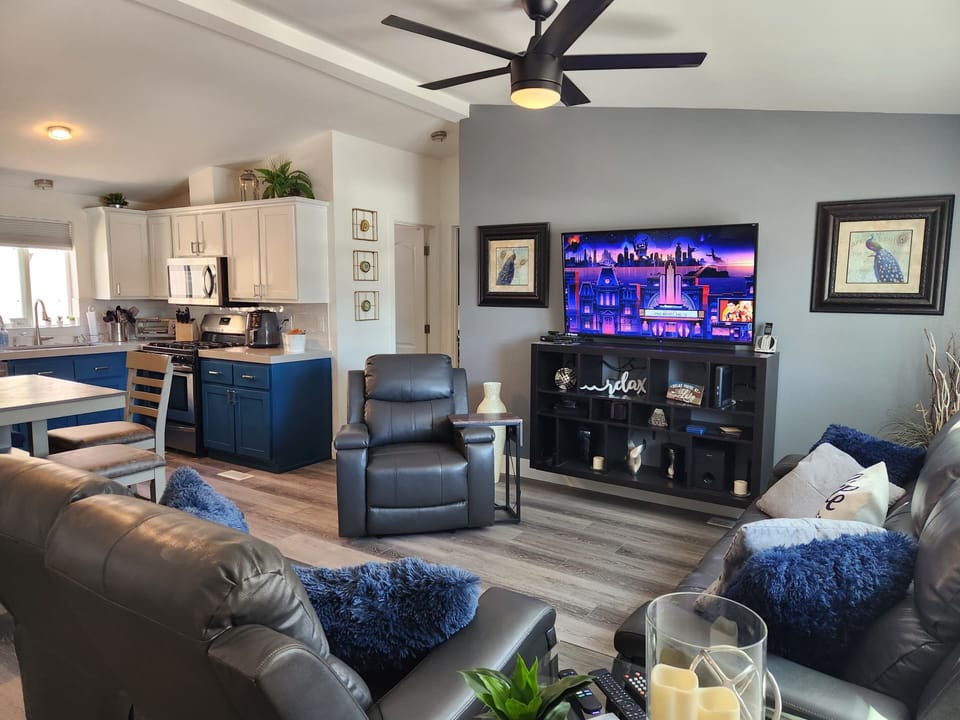 Family Room (2)