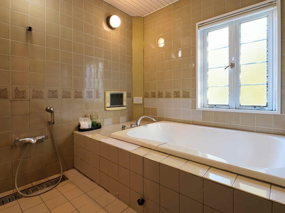 Family Room, Non Smoking | Bathroom | Separate tub and shower, rainfall showerhead, designer toiletries