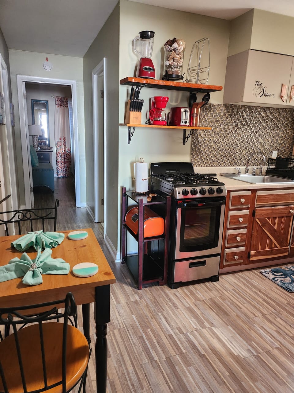 Fully furnished kitchen w/blender toaster, and coffee maker