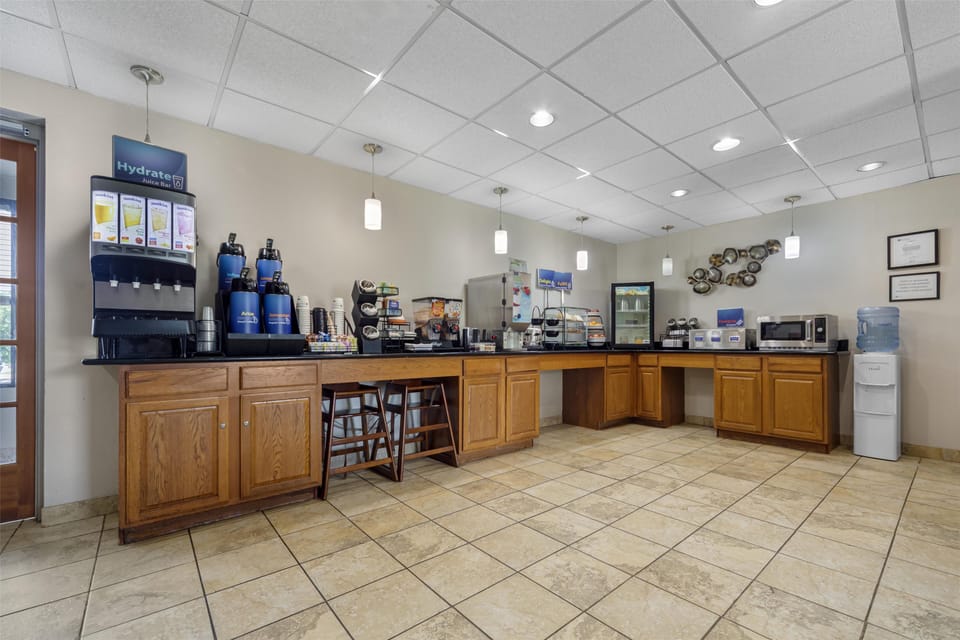 Free daily continental breakfast