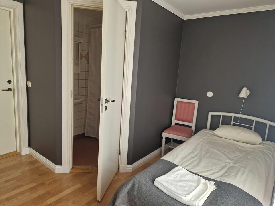 Economy Single Room | Blackout drapes, WiFi (free), individually decorated