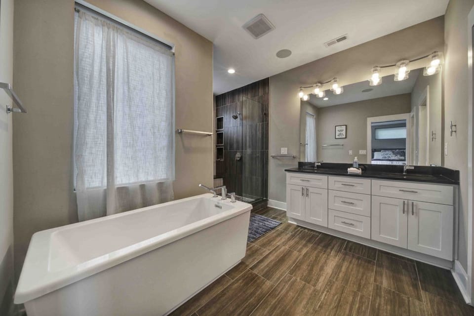 Wake up from your king bed and head to your own private sanctuary with a large bath tub and huge walk in shower amongst modern furnishings and a his and hers vanity area creating the perfect place to get ready for the day ahead