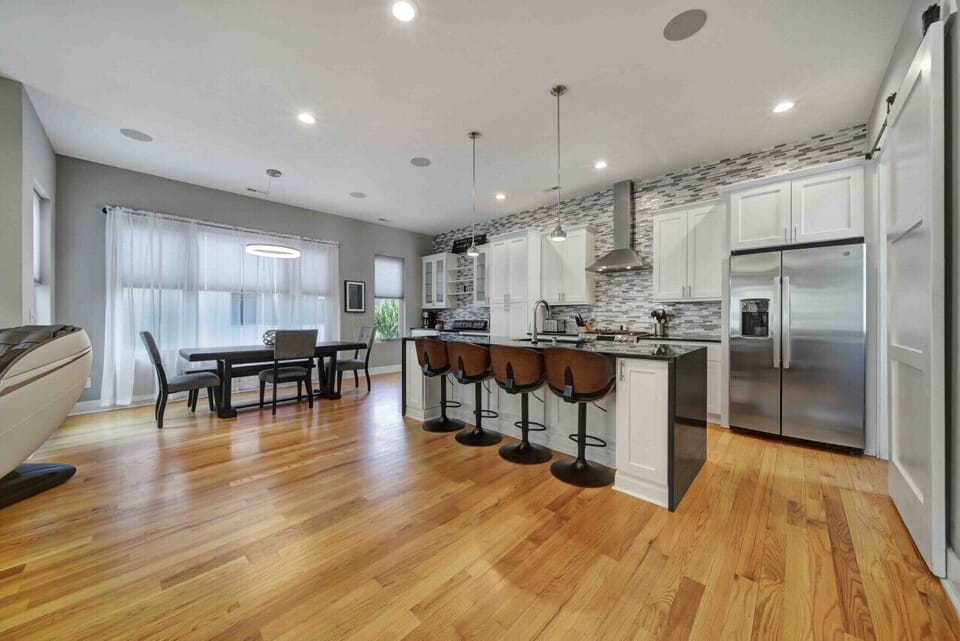 Time to make food? The large and open space between the kitchen, dining room and living room is an inviting space that connects everyone at all times. Cook up your kitchen creations and enjoy each dining space
