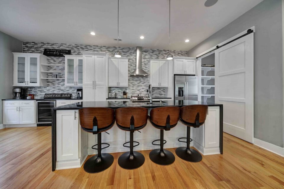 Sit up at the breakfast bar with seating for 4 along the large kitchen island. The perfect place to enjoy your breakfast bowls in the morning or perhaps keep your family chef entertained whilst they cook up a feast!
