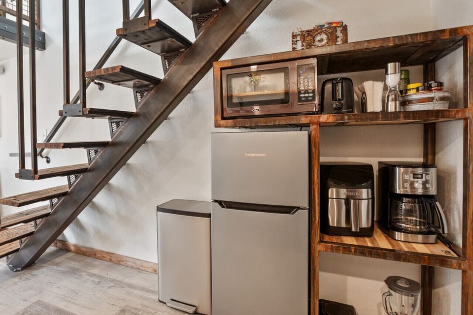Refrigerator, Microwave, Air-Fryer, Coffee Pot, Blender, Electric Stove top, toaster an more
