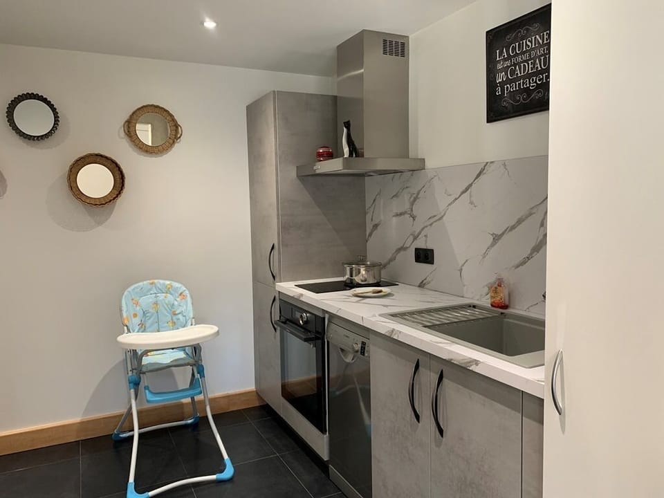 Premium Apartment (Le Cocon) | Private kitchen | Shared fridge, microwave