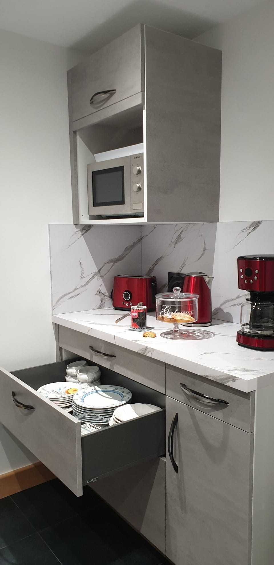 Premium Apartment (Le Cocon) | Private kitchen | Shared fridge, microwave