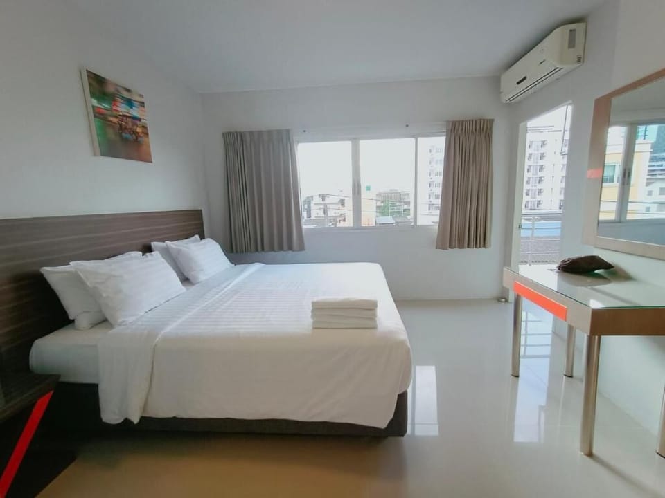 Deluxe Room, Double Bed | WiFi