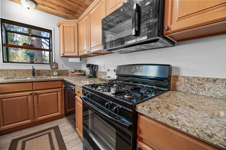 A modern range, microwave and more to cook and enjoy!