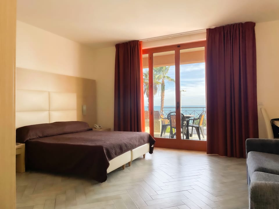 Deluxe Quadruple Room | Minibar, in-room safe, desk, blackout drapes
