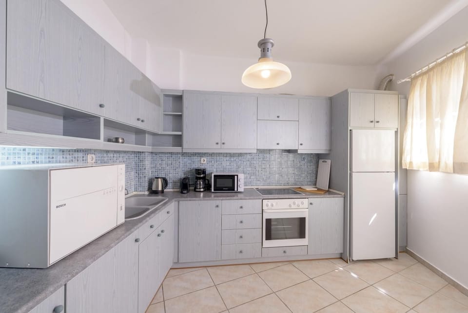 Apartment (2 Bedrooms) | Private kitchen | Coffee/tea maker, full-size fridge, microwave, oven