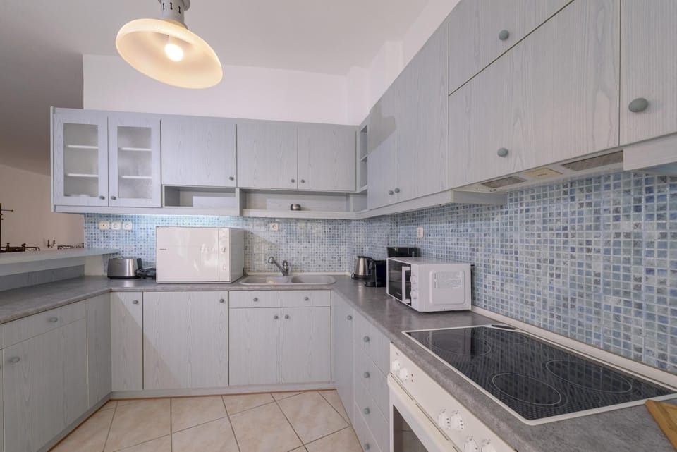 Apartment (2 Bedrooms) | Private kitchen | Coffee/tea maker, full-size fridge, microwave, oven