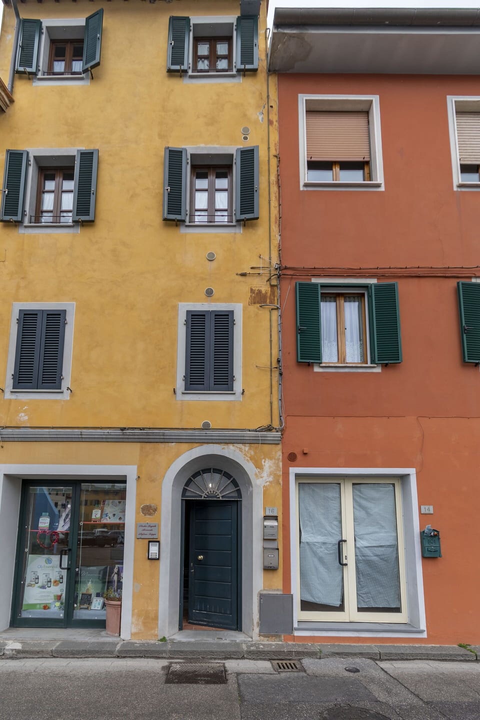 Window, Building, Door, Neighbourhood, Wall, Material Property, Residential Area, Facade, Urban Design