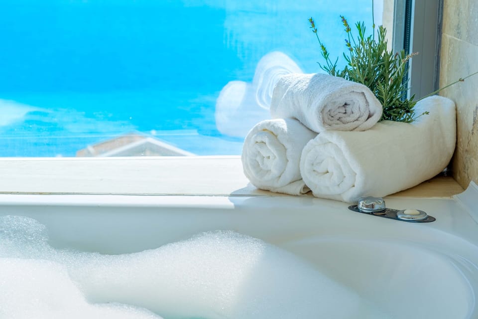 Luxury Villa | Jetted tub