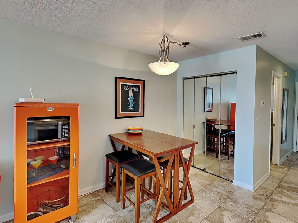 Dining Area - Table for Four