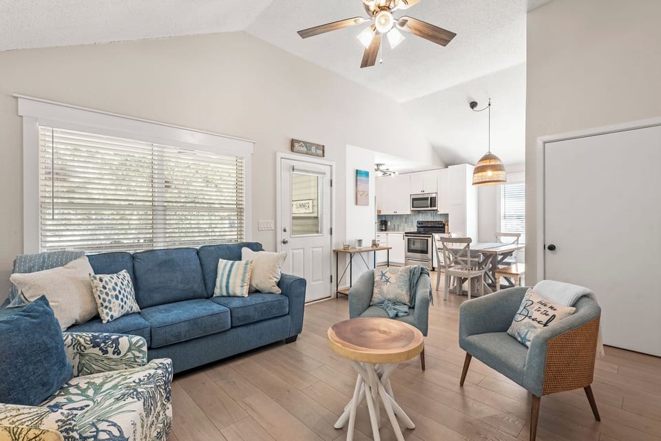 KDN9638: Heaven At The Sound | Living Area