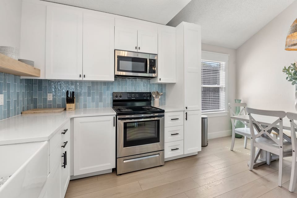 KDN9638: Heaven At The Sound | Kitchen