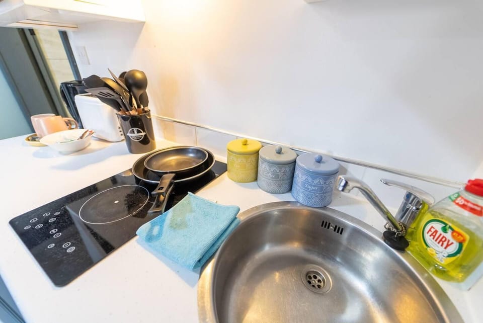 Studio | Private kitchen | Fridge, oven, stovetop, dishwasher