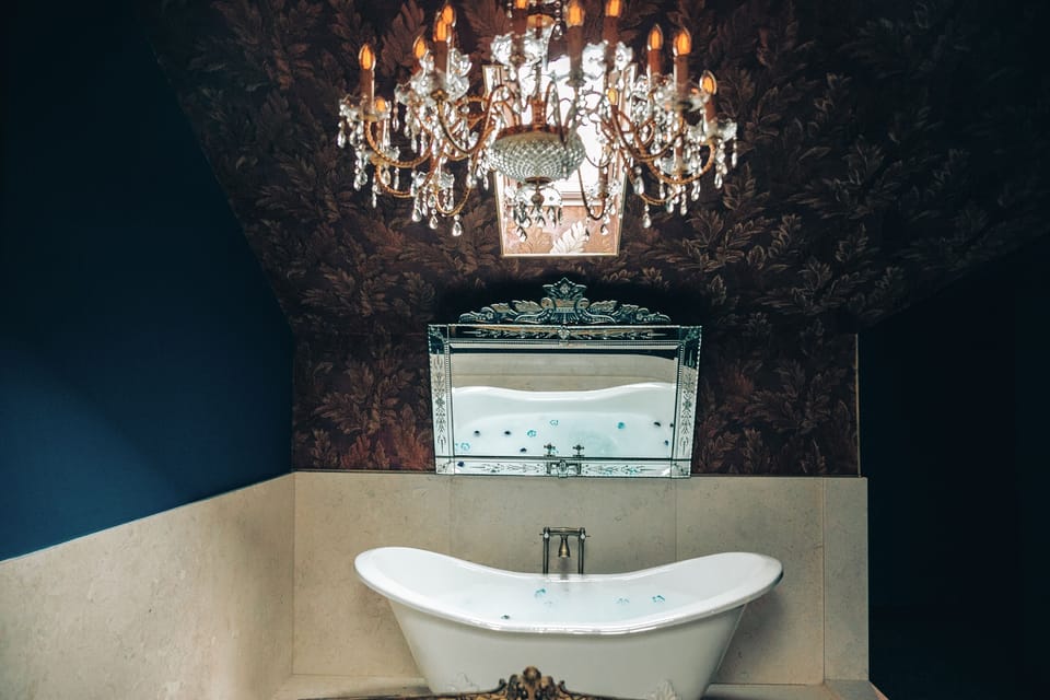 World's Pearls (Bath) | Deep soaking bathtub
