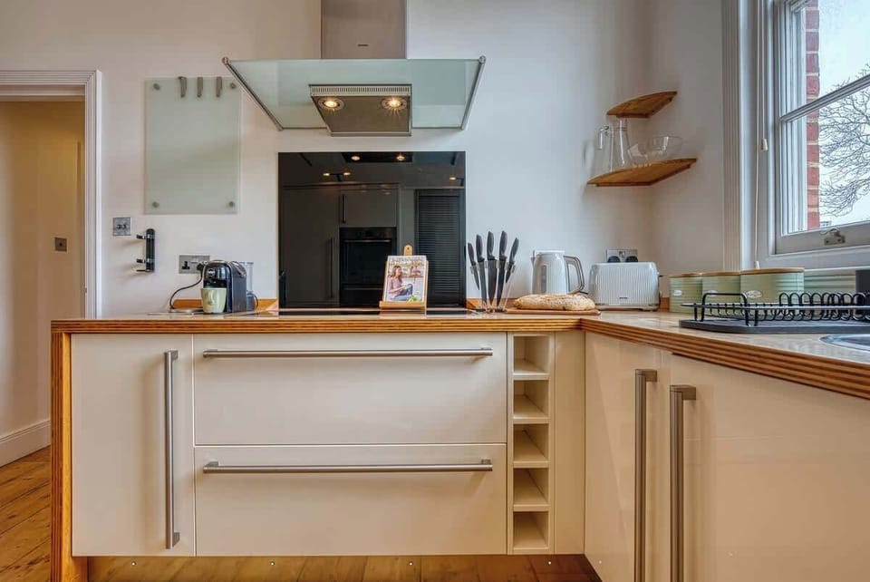 Fully equipped kitchen at Blue Puffin Stays Short Lets & Serviced Accommodation