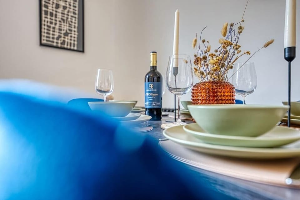 Dining at Blue Puffin Stays Short Lets & Serviced Accommodation