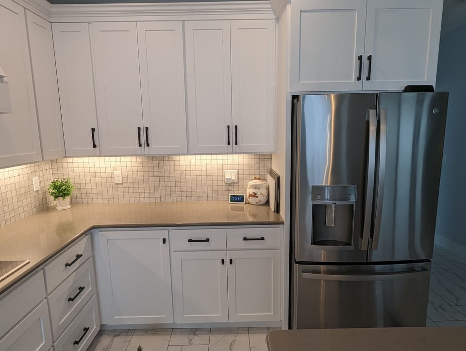 Kitchen includes small appliances and all the extras 