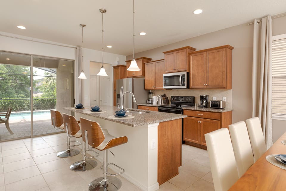 Stunning and spacious fully equipped kitchen