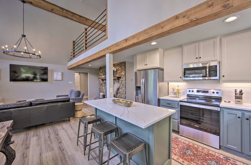 Kitchen | Cooking Basics | Drip Coffee Maker | Paper Towels/Trash Bags Provided