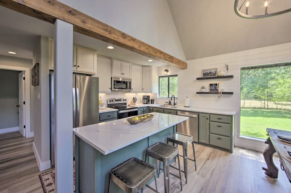 Kitchen | Cooking Basics | Drip Coffee Maker | Paper Towels/Trash Bags Provided