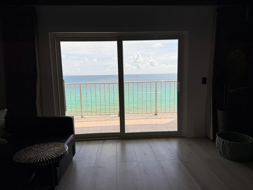 Condo, 1 King Bed with Sofa bed (The Summit 1305) | Interior
