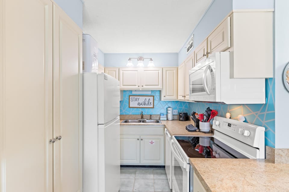Condo, 1 King Bed with Sofa bed (The Summit 712) | Private kitchen