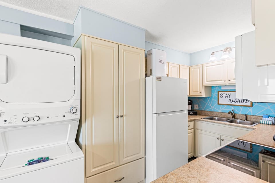 Condo, 1 King Bed with Sofa bed (The Summit 712) | Private kitchen