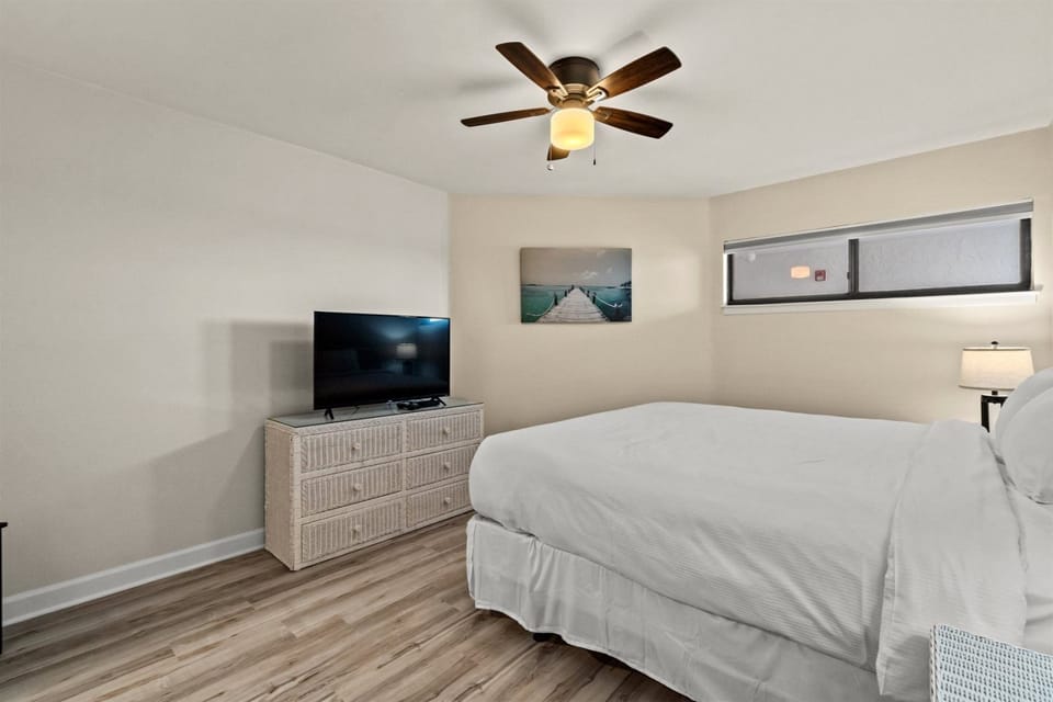 Condo, 1 King Bed with Sofa bed (Aquavista 804E) | Exterior