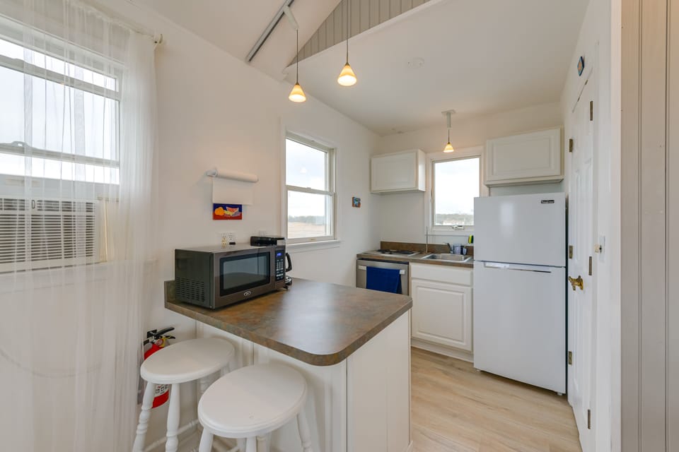 Kitchen | Drip Coffee Maker | Microwave | Toaster | Stove | No Oven