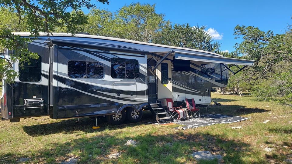 42 ft long Jayco Pinnacle