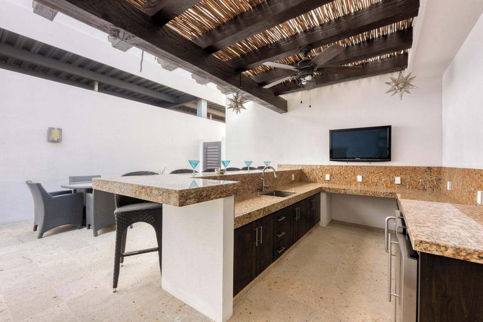 Private full patio/bar entertainment area to condo