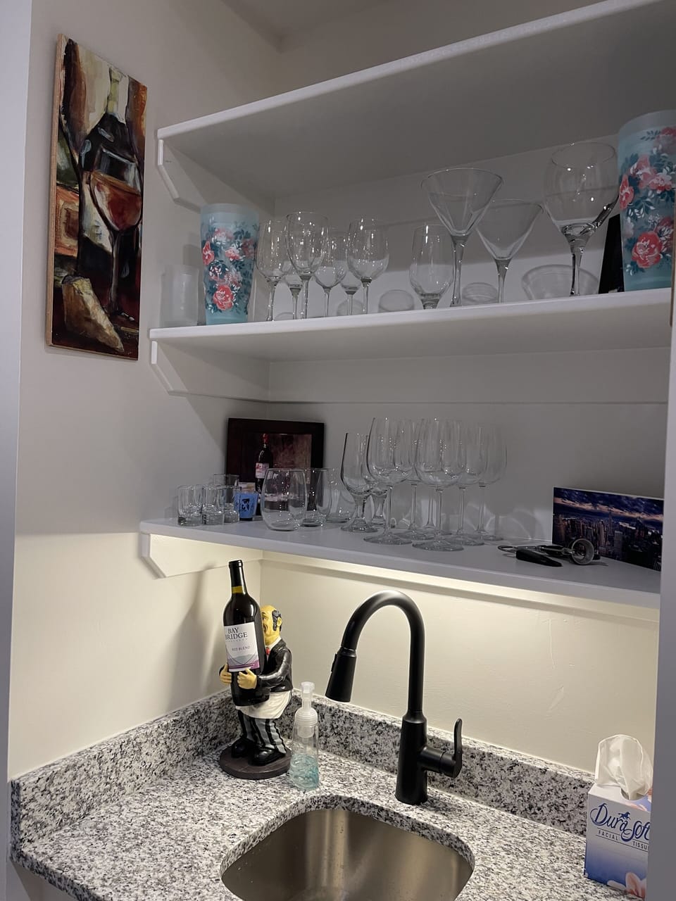 Main level - Wine corner 