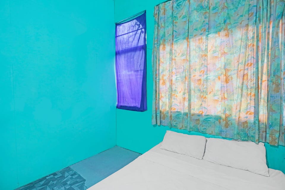 Economy Double Room | Laptop workspace, WiFi (free), bed sheets