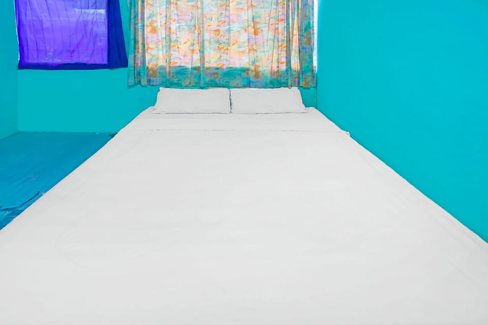 Economy Double Room | Laptop workspace, WiFi (free), bed sheets