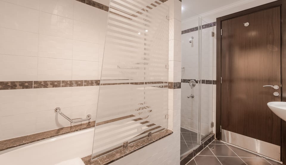 Separate tub and shower, free toiletries, hair dryer, bathrobes