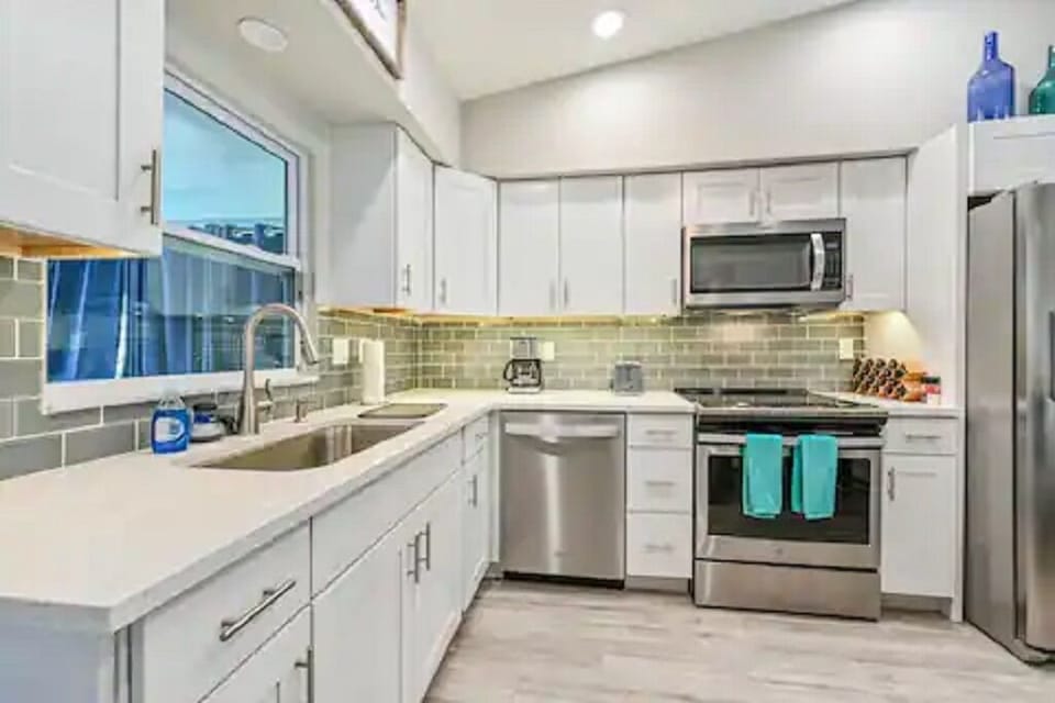 Kitchen w/plenty of utensils and coffee makers, if you are too lazy to go out  