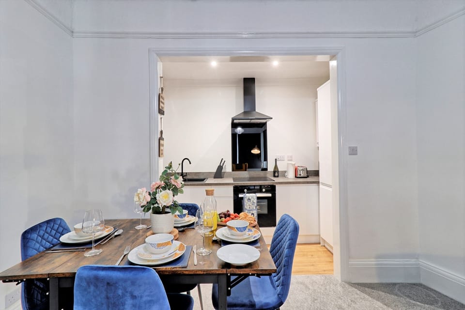 Apartment | Dining
