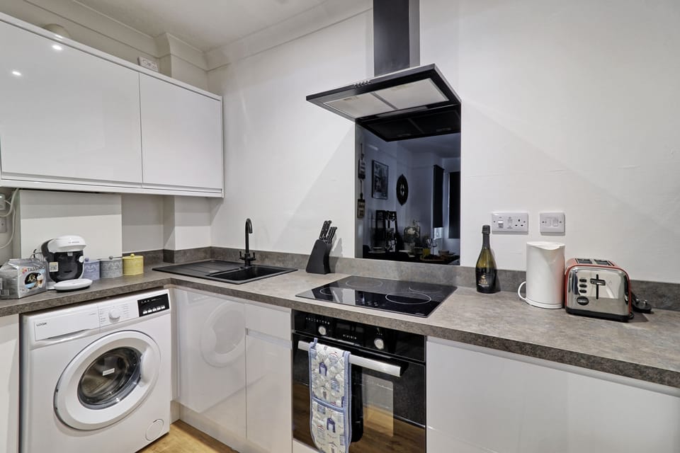 Apartment | Private kitchen | Fridge, microwave, oven, stovetop
