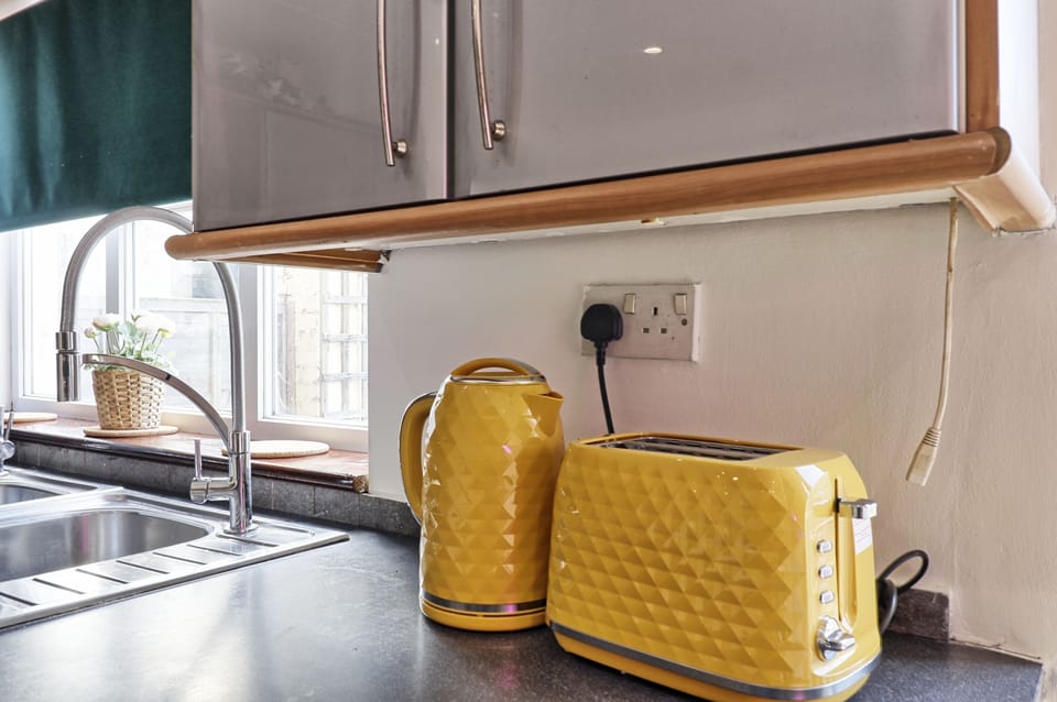House | Private kitchen | Fridge, microwave, oven, stovetop