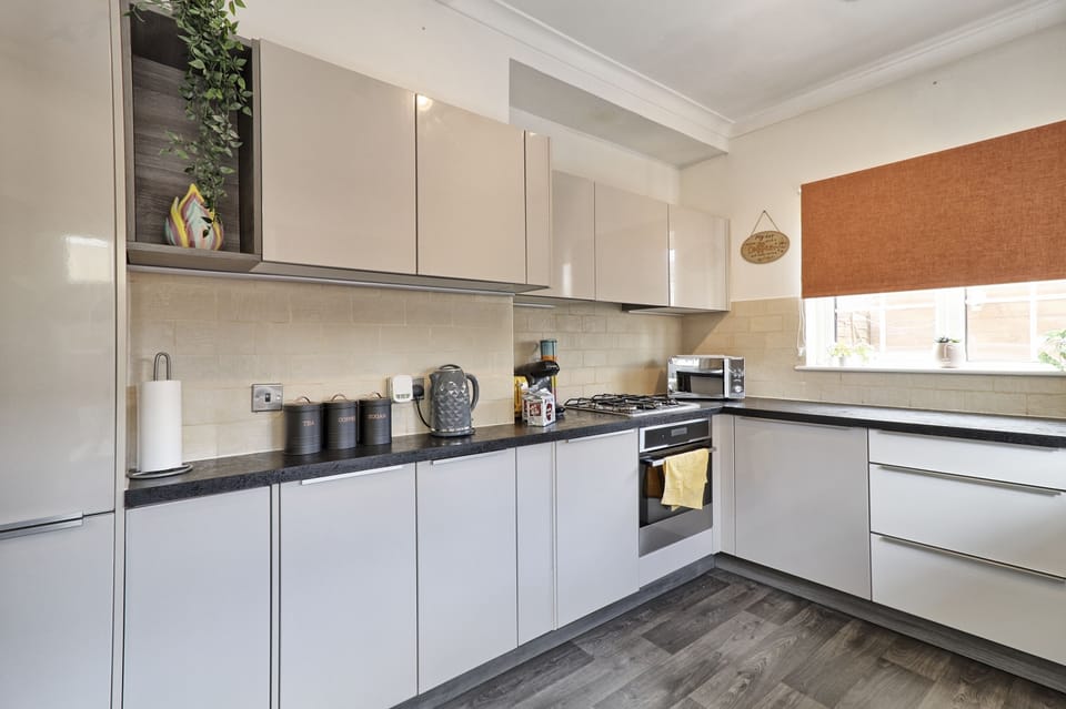 House | Private kitchen | Fridge, microwave, oven, stovetop
