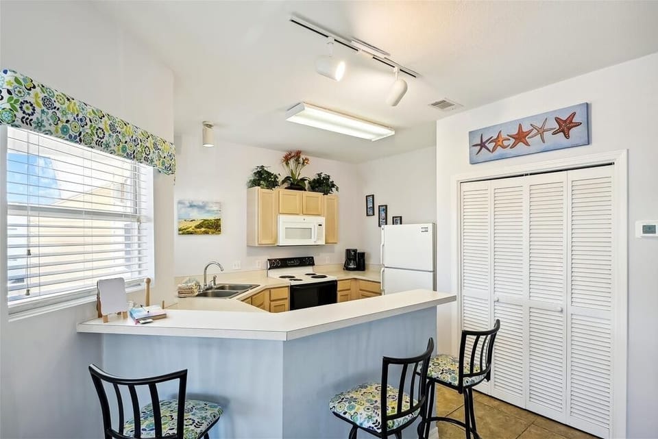 Condo, 2 Bedrooms | Private kitchen | Coffee/tea maker, fridge, oven, toaster