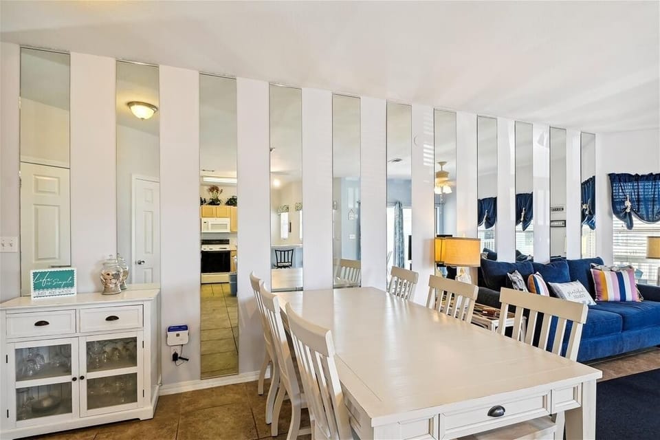 Condo, 2 Bedrooms | Dining