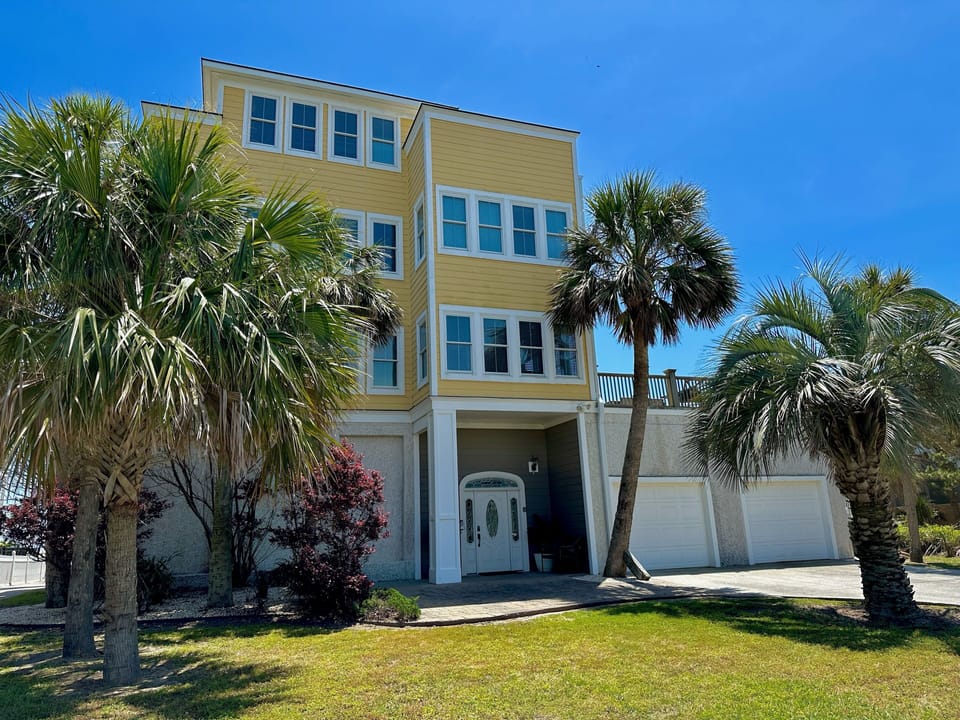 1677 E Ash A Front Yard